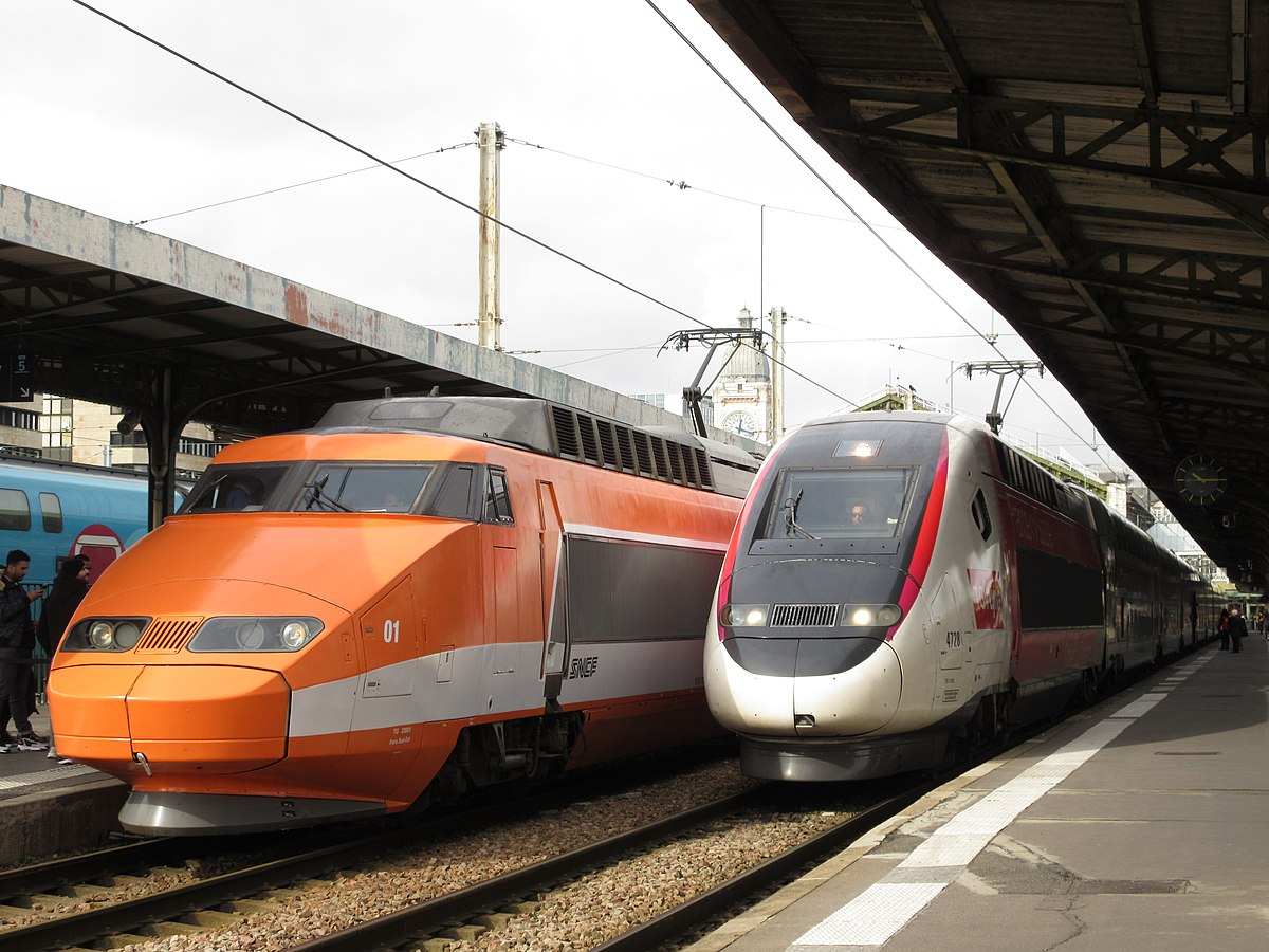 Two TGV trains at Gare de Lyon_S23725-photographer